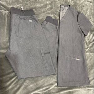 FIGS Scrubs Set